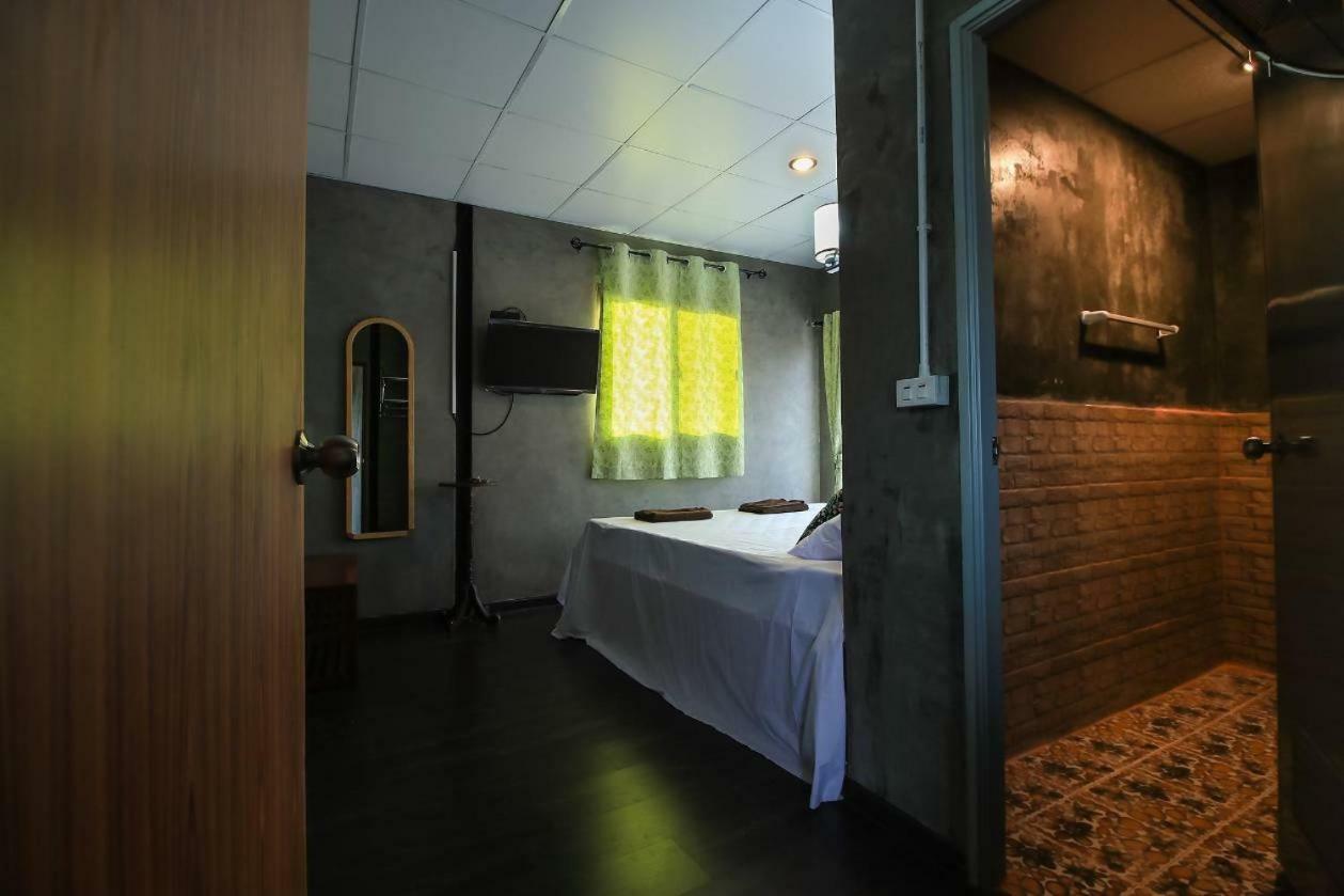 Falik Farm Stay Ayutthaya Bagian luar foto